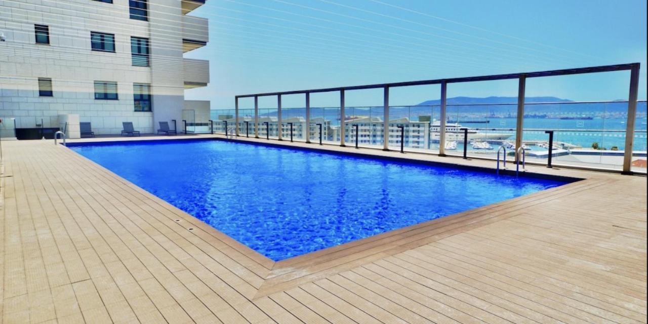 غيبرالتار Luxurious Central Apartment With Pool المظهر الخارجي الصورة